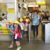 秩父線熊谷駅の改札を予定時刻通りに通っています